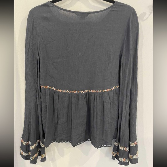 American Eagle Top - Picture 3 of 3